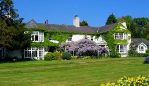 Read more about the article Glyn Isa 17th Century Country House – Bed and Breakfast in Rowen