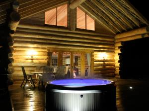Hidden River Cabins – Holiday Cottage in Longtown