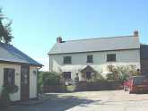 Read more about the article South Down Farmhouse – Guest House in Great Torrington (near)